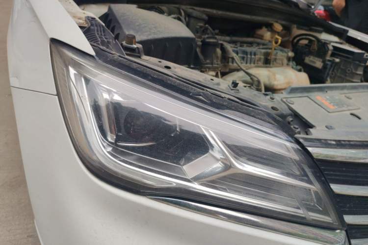 Used Roewe i5 2019 1.5L Automatic 4G Connected Linghao Edition Right Front Headlight