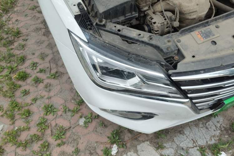 Used Roewe i5 2019 1.5L Manual 4G Connected Langyue Edition Right Front Headlight