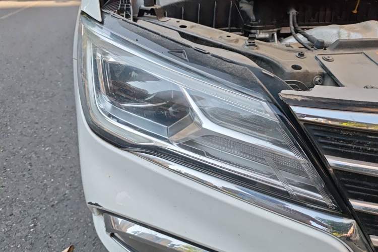 Used Roewe i5 2019 1.5L Automatic 4G Connected Langhao Edition Right Front Headlight