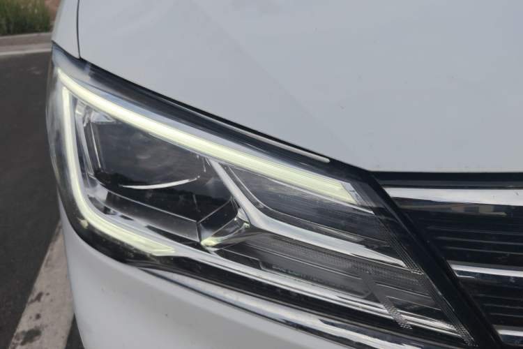 Used Roewe i5 2019 1.5L Automatic 4G Connected Linghao Flagship Edition Right Front Headlight