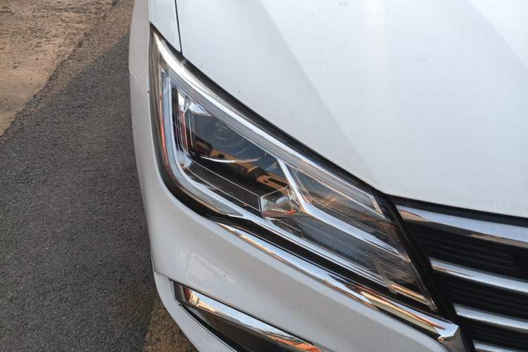 Used Roewe i5 2019 1.5L Automatic 4G Connected Langyue Edition Right Front Headlight