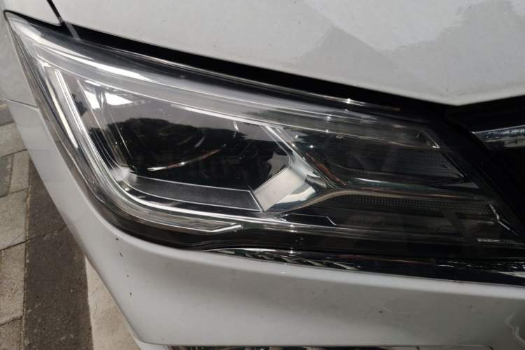 Used Roewe i5 2019 1.5L Manual 4G Connect Leehao Flagship Edition Right Front Headlight