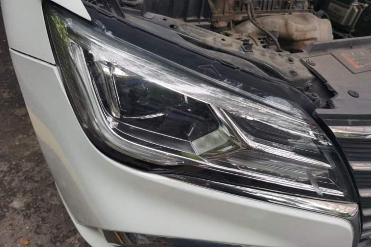 Used Roewe i5 2019 1.5L Automatic 4G Connected Langyue Edition Right Front Headlight