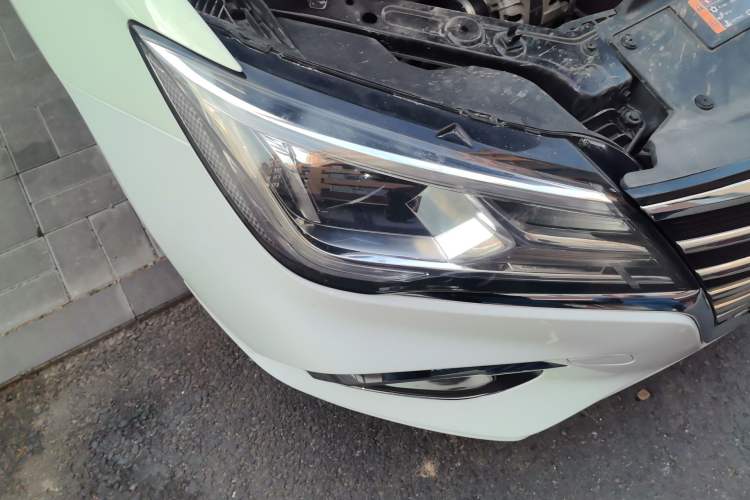 Used Roewe i5 2019 1.5L Manual 4G Connected Langyue Edition Right Front Headlight