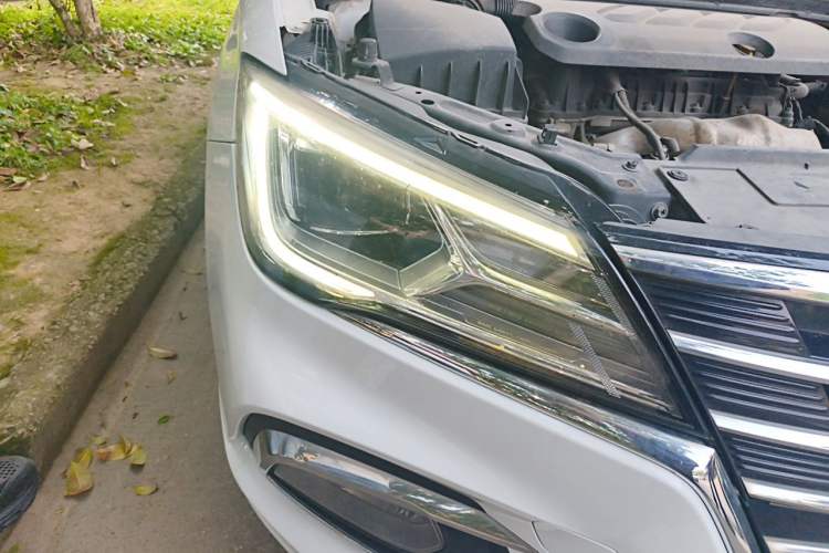 Used Roewe i5 2019 1.5L Automatic 4G Connected Langhao Edition Right Front Headlight