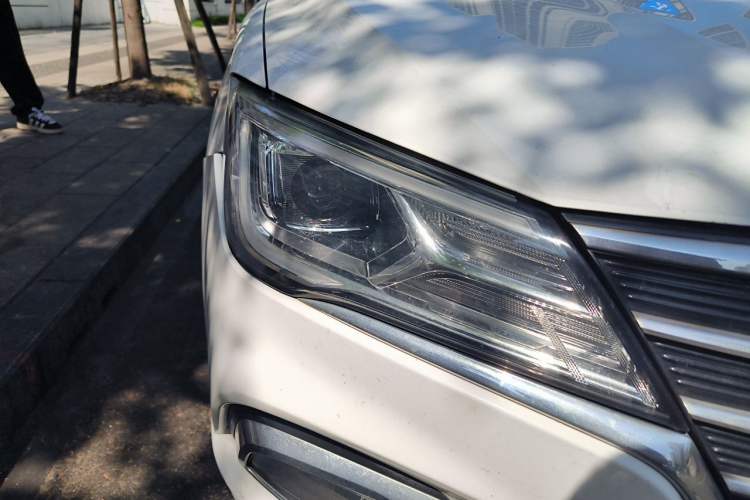 Used Roewe i5 2019 1.5L Automatic 4G Connected Langhao Edition Right Front Headlight