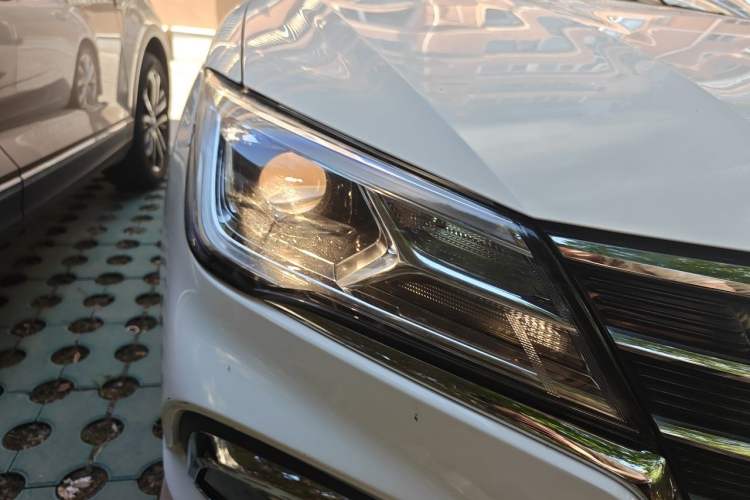 Used Roewe i5 2019 1.5L Automatic 4G Connected Linghao Edition Right Front Headlight