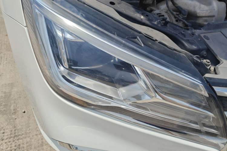 Used Roewe i5 2019 1.5L Automatic 4G Connected Langyue Edition Right Front Headlight