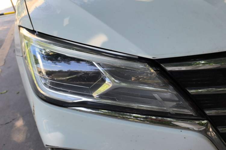 Used Roewe i5 2019 1.5L Automatic 4G Connected Langhao Edition Right Front Headlight