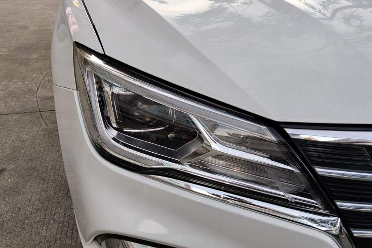 Used Roewe i5 2019 1.5L Automatic 4G Connected Langhao Edition Right Front Headlight