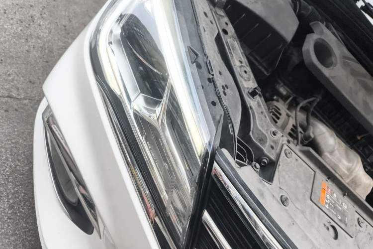 Used Roewe i5 2019 1.5L Automatic 4G Connected Langhao Edition Right Front Headlight