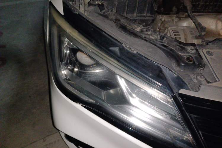 Used Roewe i5 2019 1.5L Automatic 4G Connected Langhao Edition Right Front Headlight