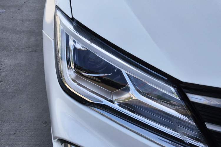 Used Roewe i5 2019 1.5L Automatic 4G Connected Linghao Edition Right Front Headlight