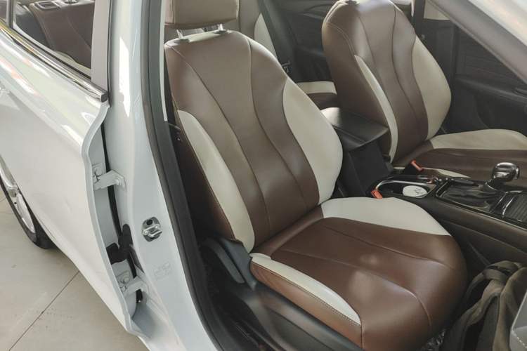 Used Roewe i5 2019 1.5L Automatic 4G Connected Langyue Edition Right Front Seat