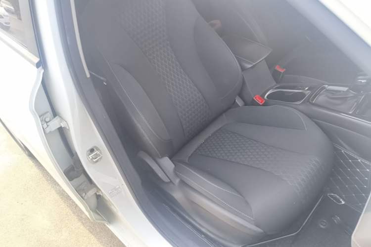 Used Roewe i5 2019 1.5L Automatic 4G Connected Langyue Edition Right Front Seat