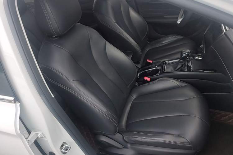 Used Roewe i5 2019 1.5L Automatic 4G Connected Langyue Edition Right Front Seat