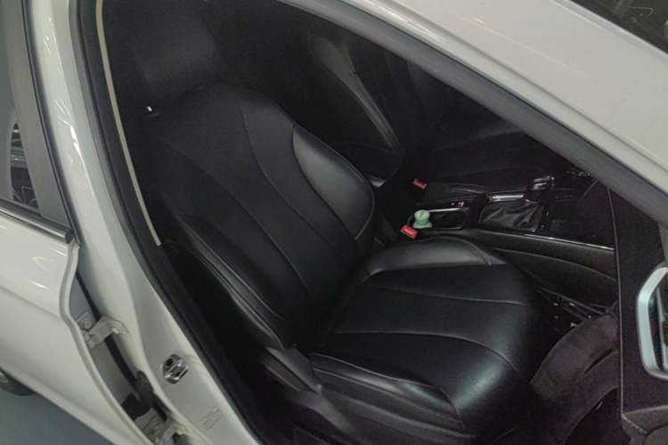 Used Roewe i5 2019 1.5L Automatic 4G Connected Langhao Edition Right Front Seat