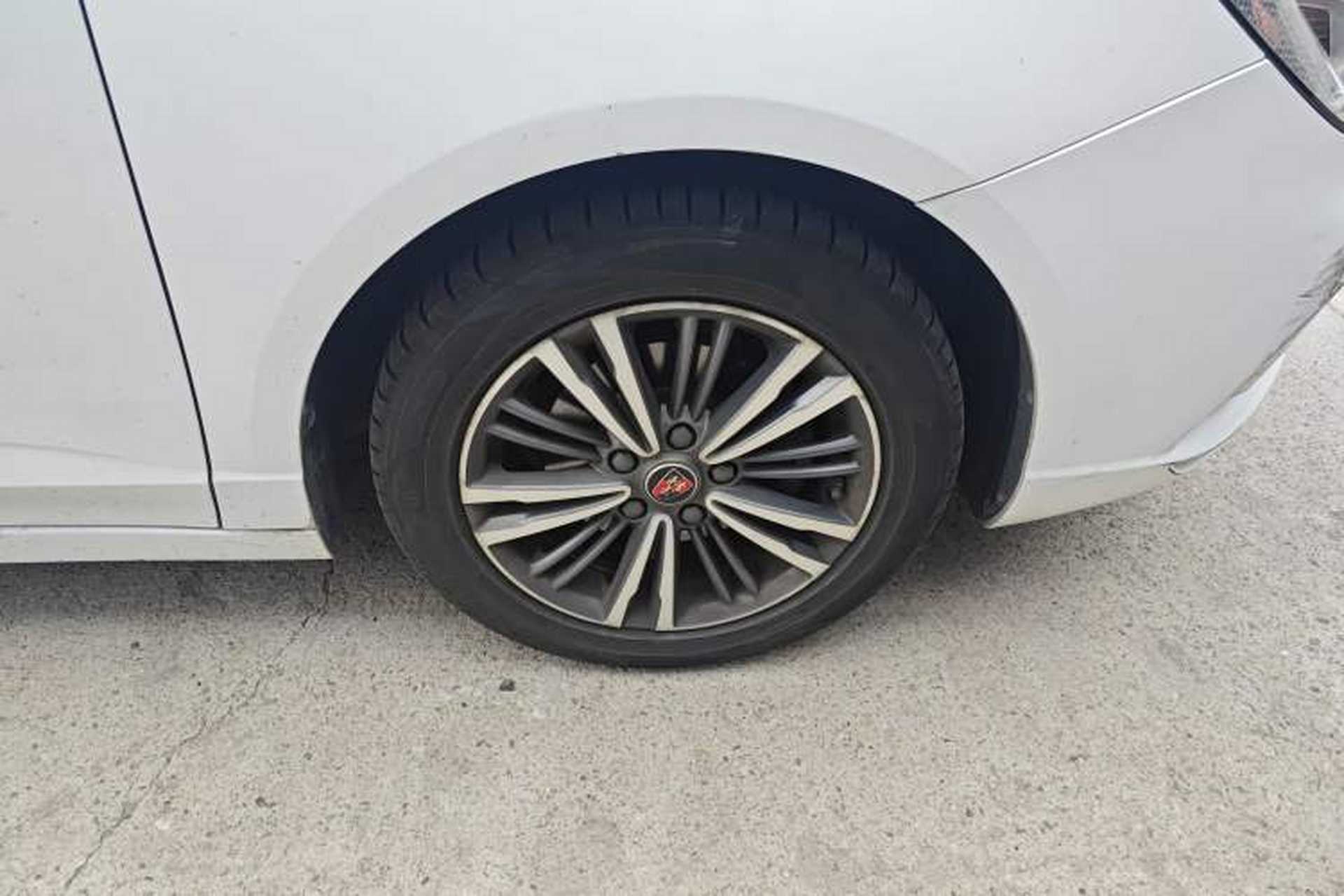 Used Roewe i5 2019 1.5L Automatic 4G Connected Langhao Edition Right Front Wheel Hub