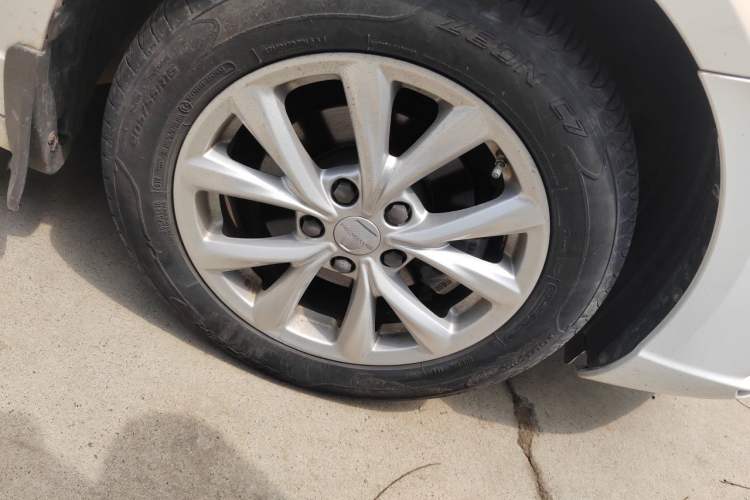 Used Roewe i5 2019 1.5L Automatic 4G Connected Linghao Edition Right Front Wheel Hub
