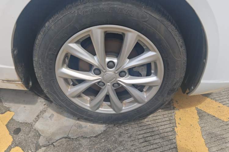 Used Roewe i5 2019 1.5L Automatic 4G Connected Langyue Edition Right Front Wheel Hub