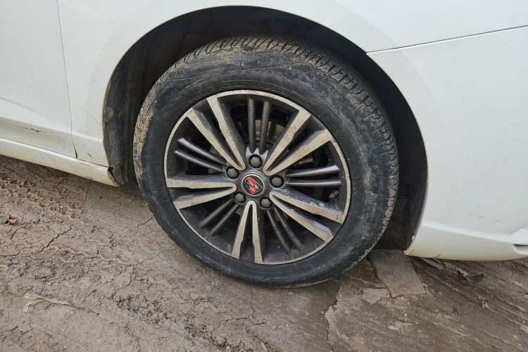 Used Roewe i5 2019 1.5L Manual 4G Connectable Langhao Edition Right Front Wheel Hub