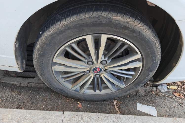Used Roewe i5 2019 1.5L Automatic 4G Connected Linghao Edition Right Front Wheel Hub