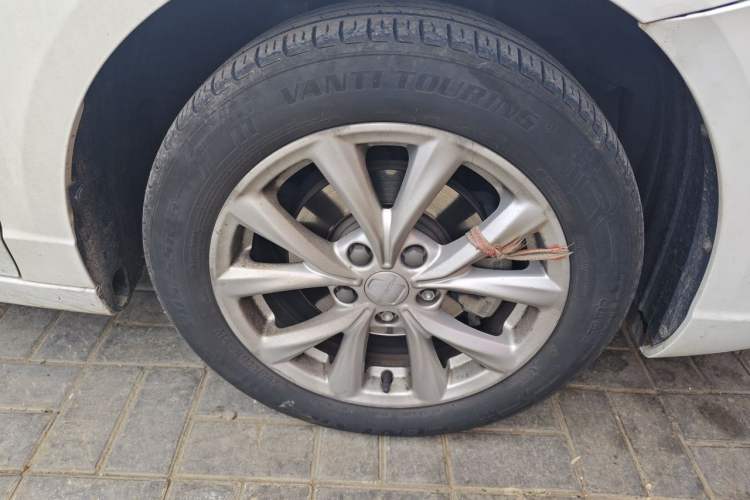 Used Roewe i5 2019 1.5L Automatic 4G Connected Langyue Edition Right Front Wheel Hub