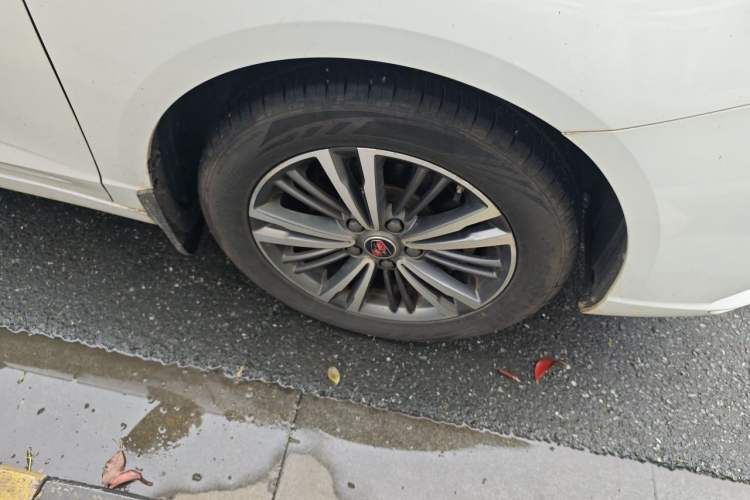 Used Roewe i5 2019 1.5L Automatic 4G Connected Langhao Edition Right Front Wheel Hub