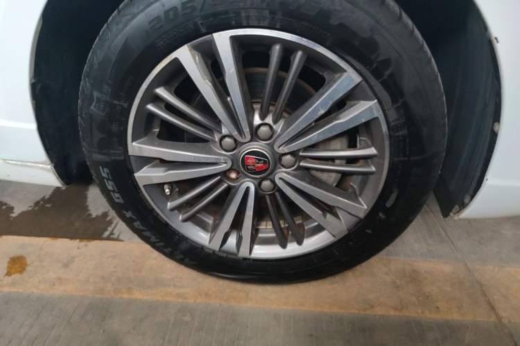 Used Roewe i5 2019 1.5L Automatic 4G Connected Langhao Edition Right Front Wheel Hub