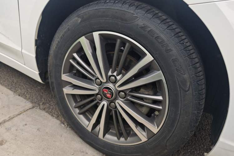 Used Roewe i5 2019 1.5L Automatic 4G Connected Linghao Flagship Edition Right Front Wheel Hub