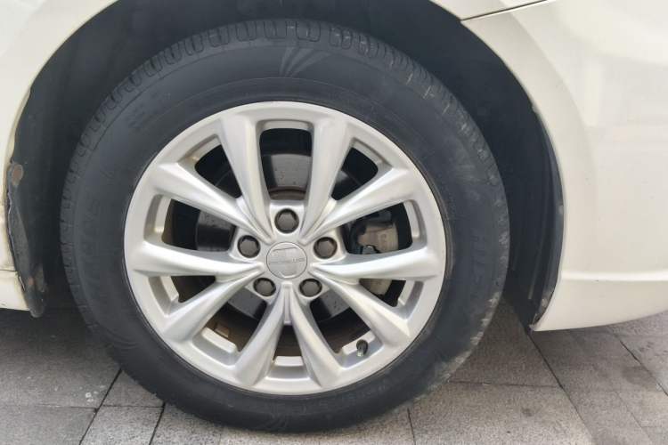 Used Roewe i5 2019 1.5L Automatic 4G Connected Langyue Edition Right Front Wheel Hub