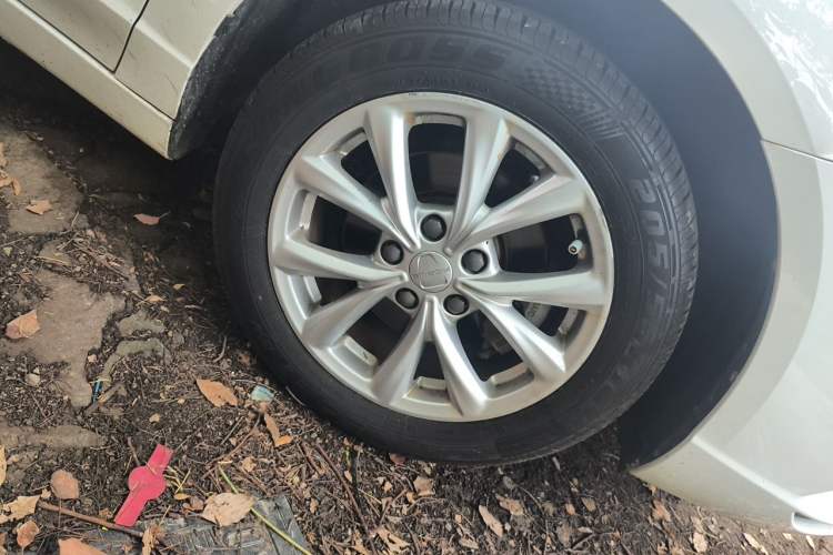 Used Roewe i5 2019 1.5L Automatic 4G Connected Linghao Edition Right Front Wheel Hub