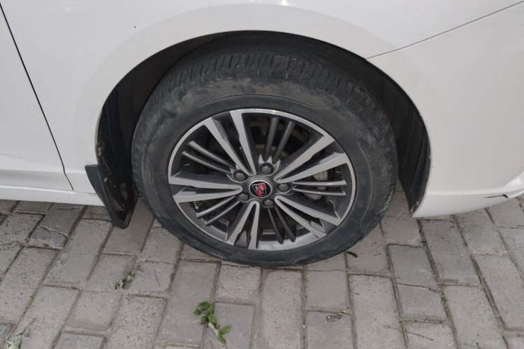 Used Roewe i5 2019 1.5L Automatic 4G Connected Langhao Edition Right Front Wheel Hub