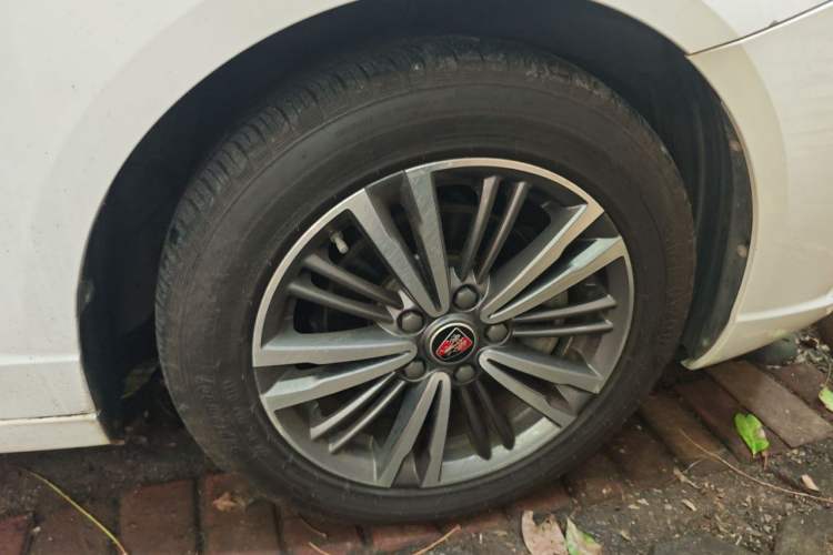 Used Roewe i5 2019 1.5L Automatic 4G Connected Langzhen Edition Right Front Wheel Hub