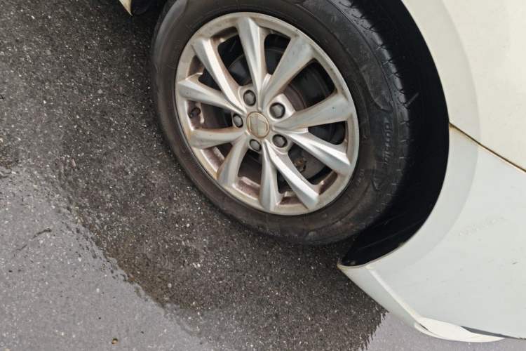 Used Roewe i5 2019 1.5L Manual 4G Connected Langyue Edition Right Front Wheel Hub