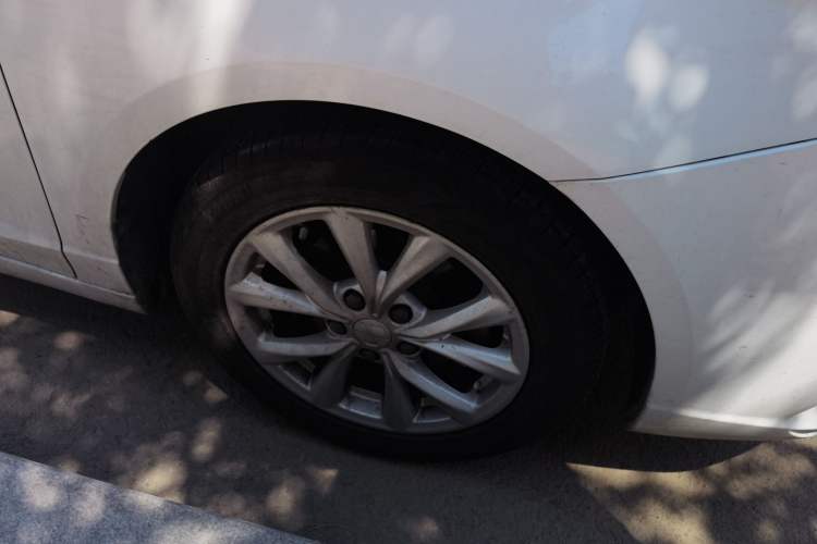 Used Roewe i5 2019 1.5L Automatic 4G Connected Linghao Edition Right Front Wheel Hub