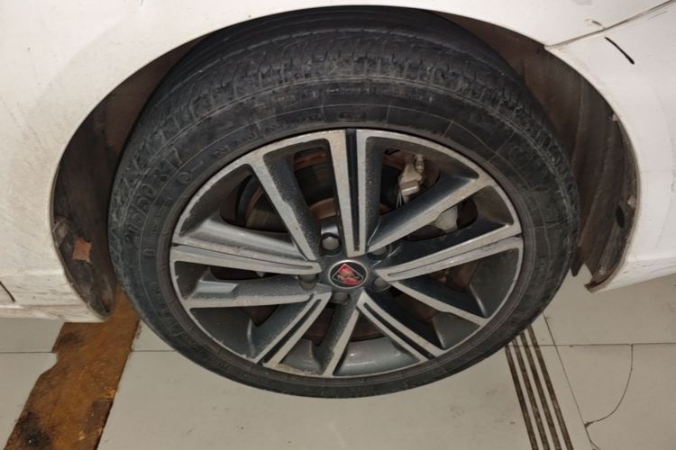 Used Roewe i5 2019 20T Automatic 4G Connected Supercharged Flagship Edition Right Front Wheel Hub