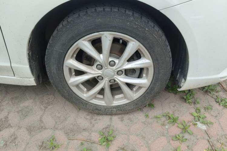 Used Roewe i5 2019 1.5L Manual 4G Connected Langyue Edition Right Front Wheel Hub