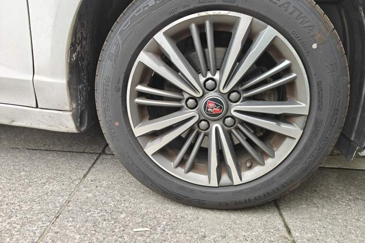 Used Roewe i5 2019 1.5L Automatic 4G Connected Langhao Edition Right Front Wheel Hub