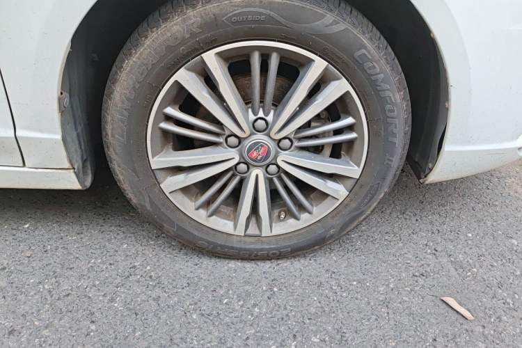 Used Roewe i5 2019 1.5L Automatic 4G Connected Langhao Edition Right Front Wheel Hub