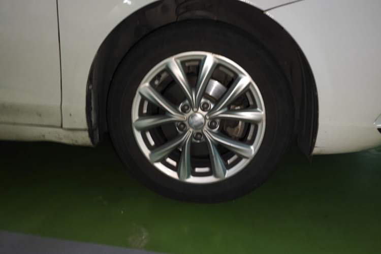 Used Roewe i5 2019 1.5L Automatic 4G Connected Langyue Edition Right Front Wheel Hub