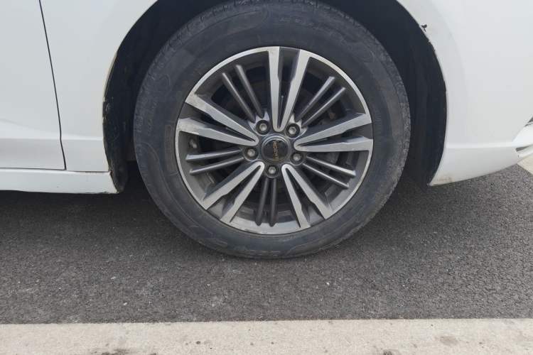 Used Roewe i5 2019 1.5L Automatic 4G Connected Linghao Flagship Edition Right Front Wheel Hub