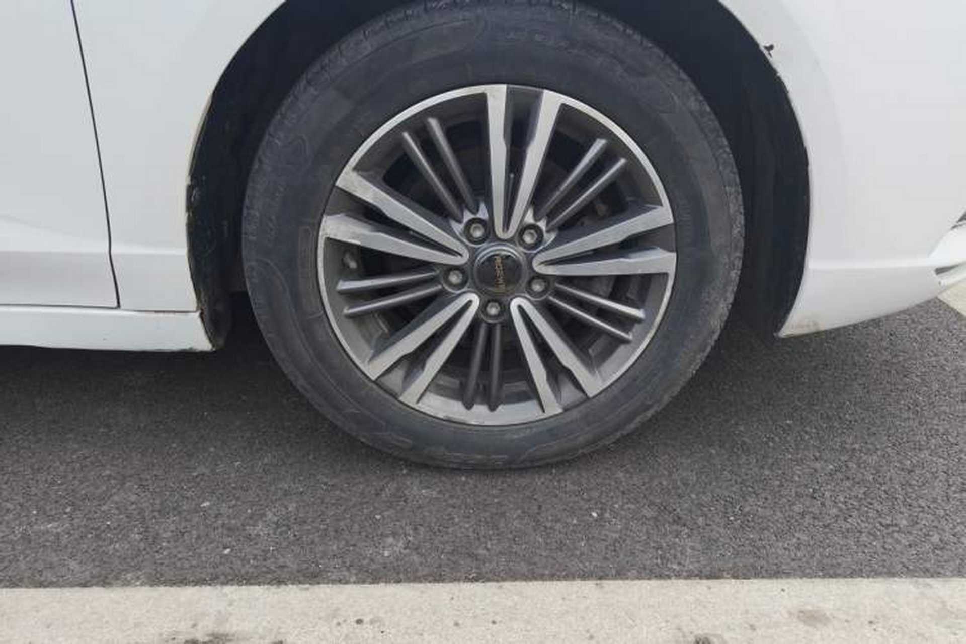 Used Roewe i5 2019 1.5L Automatic 4G Connected Linghao Flagship Edition Right Front Wheel Hub