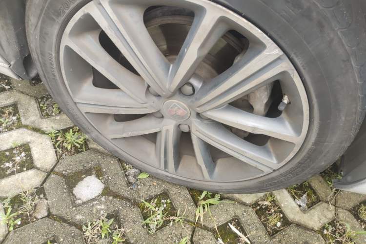 Used Roewe i5 2019 20T Automatic Intelligent Connectivity Super-Power Supreme Edition Right Front Wheel Hub