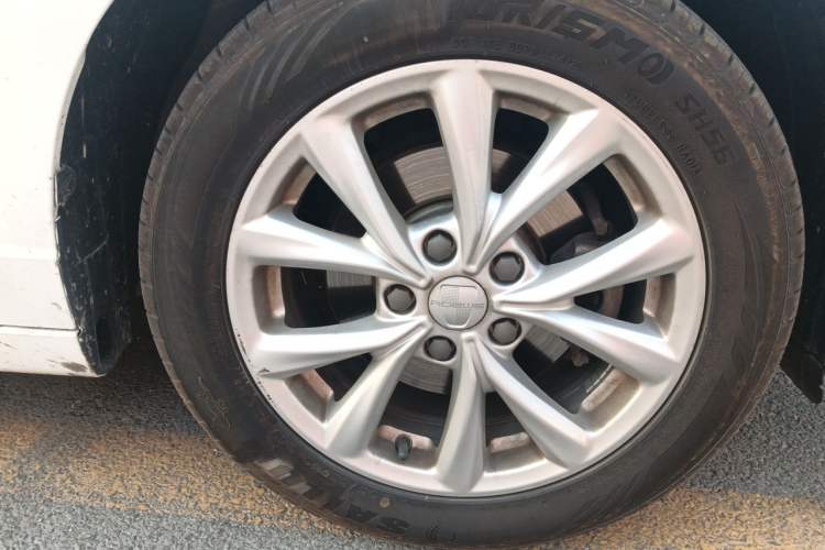 Used Roewe i5 2019 1.5L Automatic 4G Connected Langyue Edition Right Front Wheel Hub