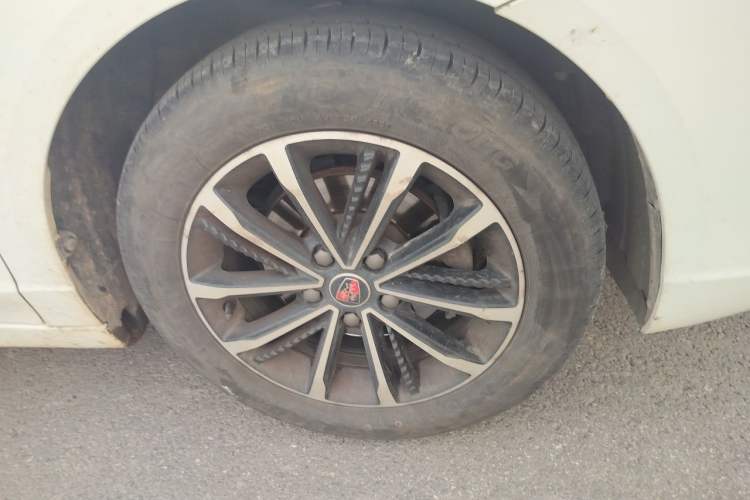 Used Roewe i5 2019 1.5L Manual 4G Connectable Langhao Edition Right Front Wheel Hub