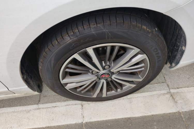 Used Roewe i5 2019 1.5L Manual 4G Connect Leehao Flagship Edition Right Front Wheel Hub