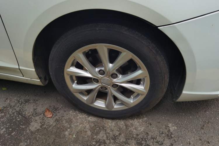 Used Roewe i5 2019 1.5L Automatic 4G Connected Langyue Edition Right Front Wheel Hub