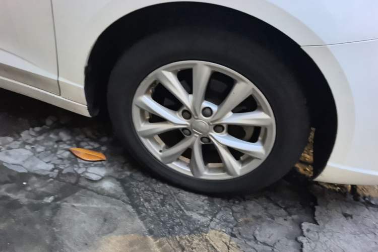 Used Roewe i5 2019 1.5L Automatic 4G Connected Linghao Edition Right Front Wheel Hub