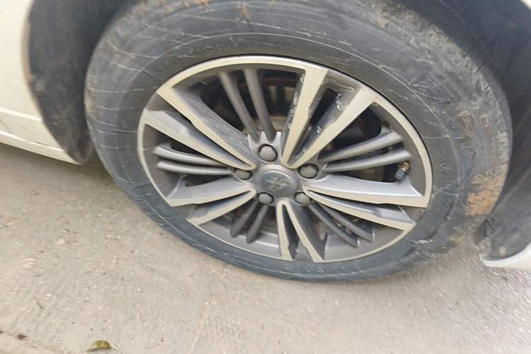 Used Roewe i5 2019 1.5L Automatic 4G Connected Langhao Edition Right Front Wheel Hub